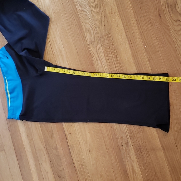 Nike Dri-Fit Black with Blue Trim Capri Athletic Pants Women's Size Small - Picture 10 of 12